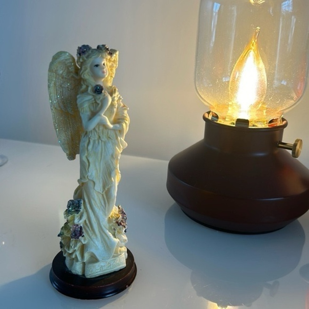 Angel Lady Figurine Sabre Montreal beautiful detail Rare